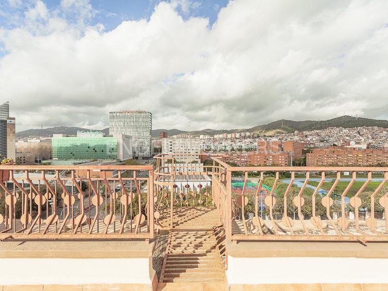 Foto 5a0b1923-9d8b-4876-8f84-5e3d2f2eb4c8. Àtic amb calefacció aparcament piscina a Sant Andreu de Palomar Barcelona