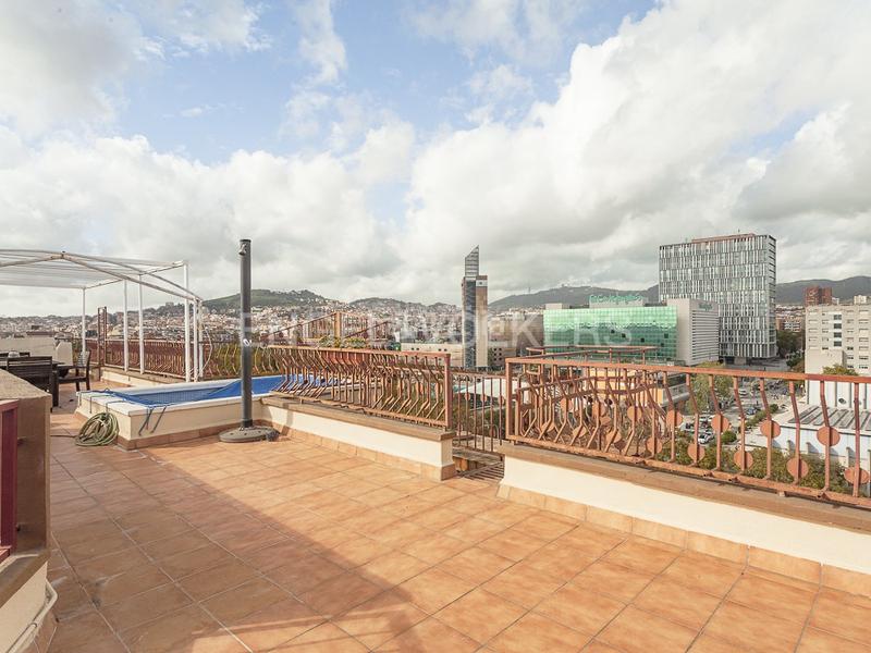 Foto f90cb4a0-f90e-46a3-a00f-b0f535429006. Àtic amb calefacció aparcament piscina a Sant Andreu de Palomar Barcelona