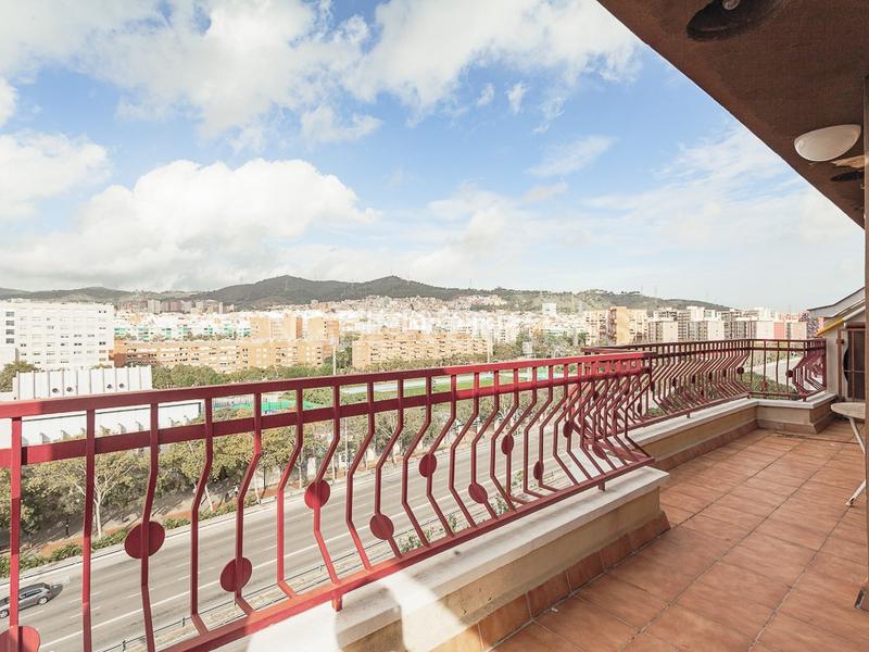 Foto f9d08e75-44b8-463f-b749-41d1efc06ca5. Àtic amb calefacció aparcament piscina a Sant Andreu de Palomar Barcelona