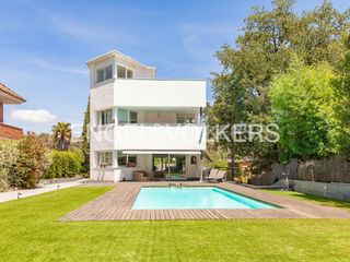 Casa en Golf-Can Trabal. Impresionante unifamiliar en el corazón del golf