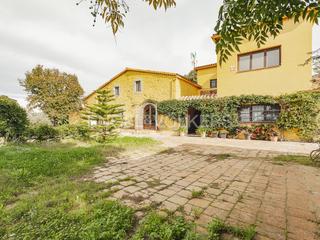 Maison à Vilassar de Dalt. Impresionante masía con 38 hectáreas de terreno, situada en vila
