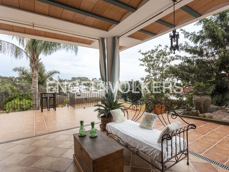 Foto 0ad0fae5-ed75-4291-9ec0-873d43b350bb. Casa amb calefacció aparcament piscina a costa Cunit - els jardins - els rosers Cunit