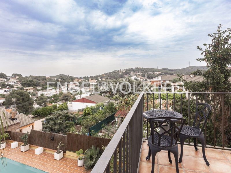 Foto 0bc9c1ba-5e51-458d-8c5f-1838cc73330b. Casa amb calefacció aparcament piscina a costa Cunit - els jardins - els rosers Cunit