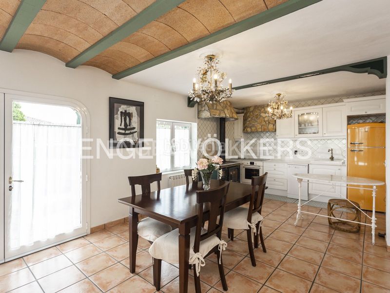 Foto 1489c590-bdb2-49d5-a6c5-7a4cfce89fd7. Casa amb calefacció aparcament piscina a costa Cunit - els jardins - els rosers Cunit