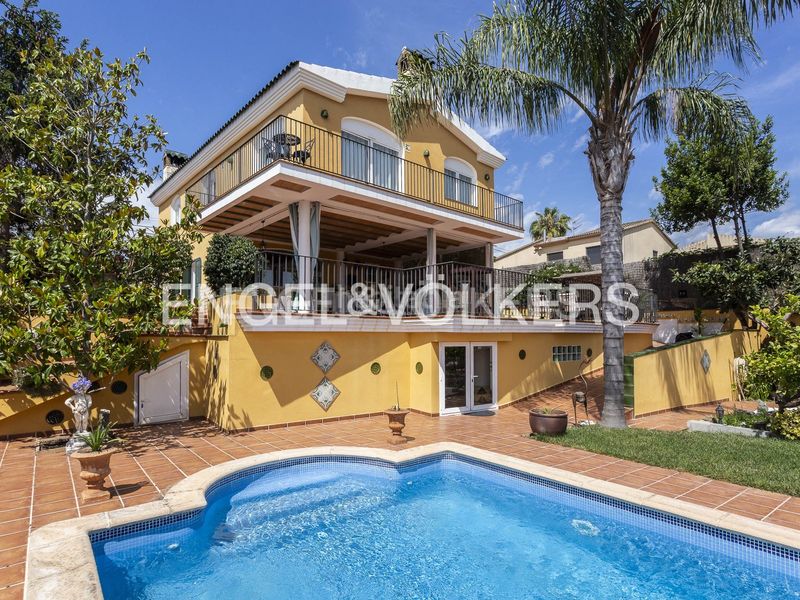 Foto 217e8321-bfa8-4a22-91bf-a006977a085f. Casa amb calefacció aparcament piscina a costa Cunit - els jardins - els rosers Cunit