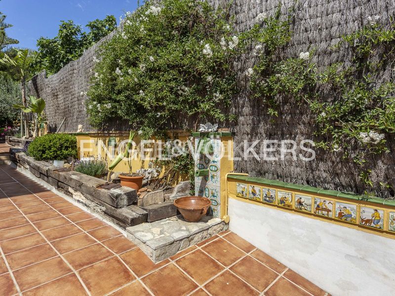 Foto 35ef14e6-6770-4edf-9361-e6f984b2a164. Casa amb calefacció aparcament piscina a costa Cunit - els jardins - els rosers Cunit