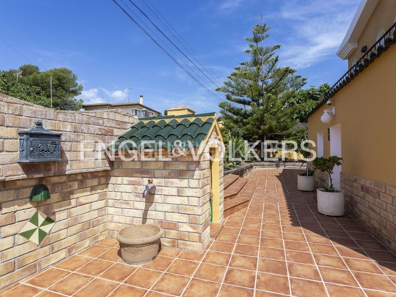 Foto 3ae0ab66-2f4d-4d0b-8171-a2232dada236. Casa amb calefacció aparcament piscina a costa Cunit - els jardins - els rosers Cunit