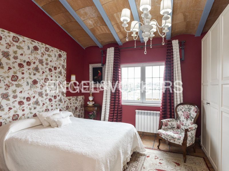 Foto 43e57218-e4ff-435f-86fd-2e27f971630a. Casa amb calefacció aparcament piscina a costa Cunit - els jardins - els rosers Cunit