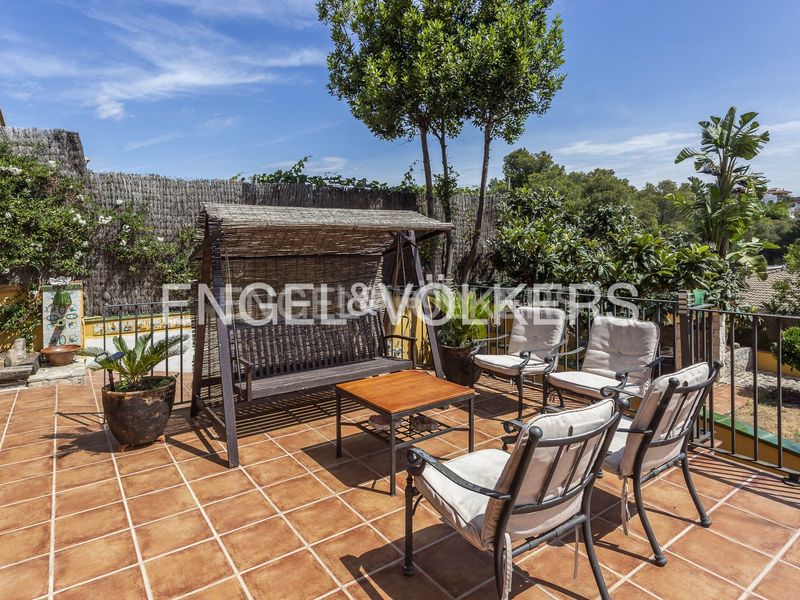 Foto 93fbd48c-4296-439c-8183-5bcc1115fc25. Casa amb calefacció aparcament piscina a costa Cunit - els jardins - els rosers Cunit