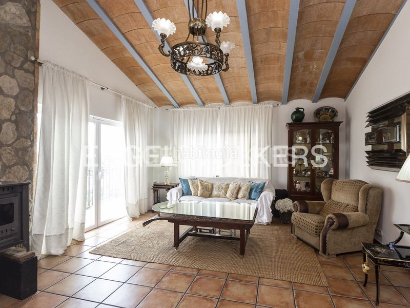 Foto af0c319b-ad3d-4dd7-901a-eb62b805bb57. Casa amb calefacció aparcament piscina a costa Cunit - els jardins - els rosers Cunit