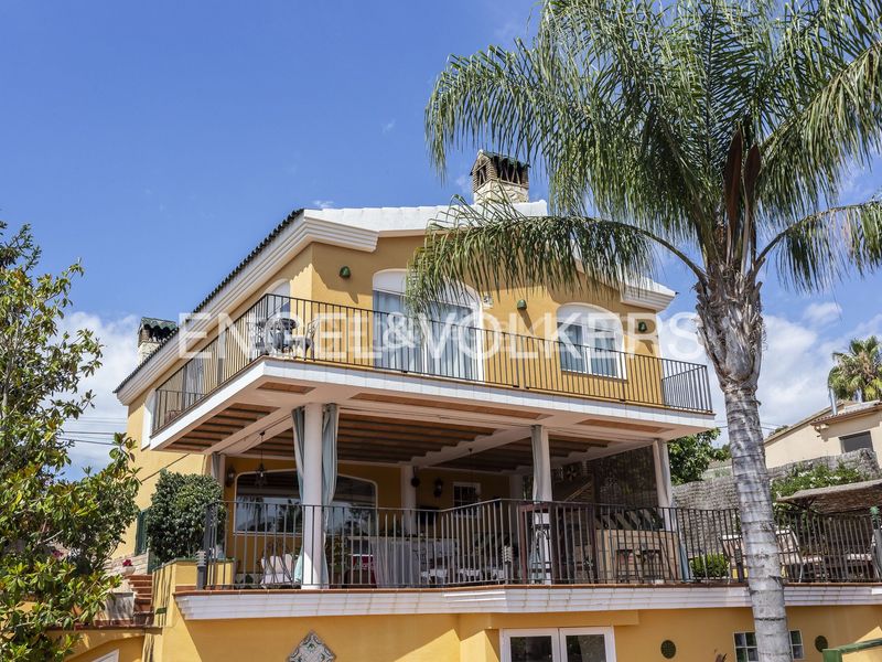 Foto b237a9b2-b8c6-4536-92b4-41dd1001a260. Casa amb calefacció aparcament piscina a costa Cunit - els jardins - els rosers Cunit