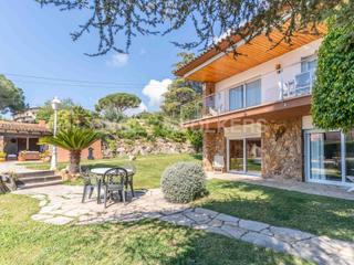 Maison à Vilassar de Dalt. Magnífica casa en gran parcela con porchesalón de verano y vista