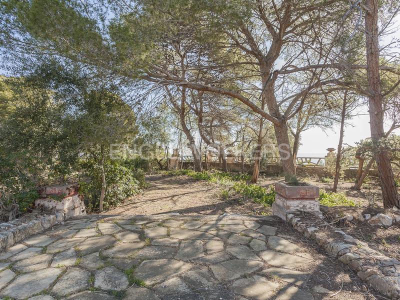 Foto 0ff55dc1-b28e-4f9f-8f4f-27b4ac997e46. Casa privilegiado solar en primera línea de mar en Torredembarra