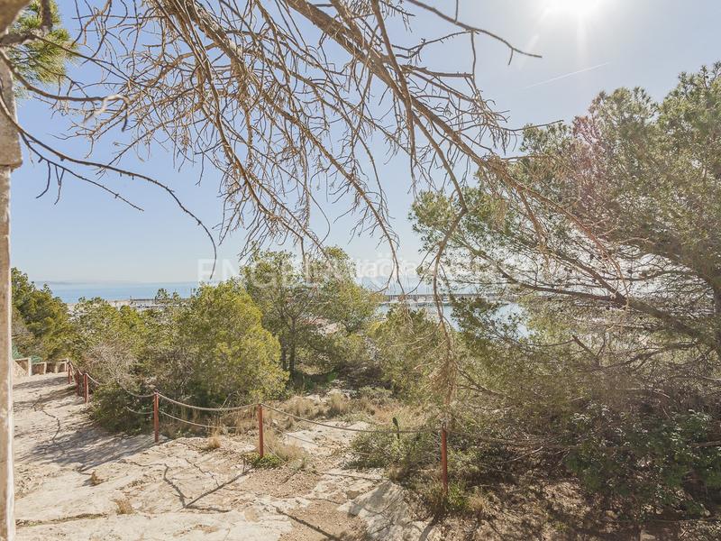 Foto 91161c90-4c86-41ca-b1c0-d8c43b933b45. Casa privilegiado solar en primera línea de mar en Torredembarra