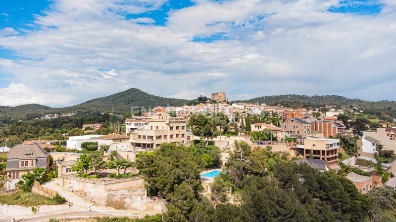 Foto 0b937c4b-df84-4713-9a29-034c7106df18. Haus mit heizung parking pool in Papiol (El)