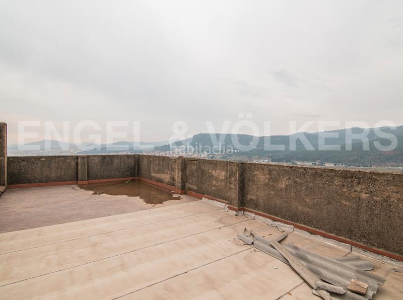 Foto af14a584-f4ff-4329-8dd0-404f3360424b. Haus mit heizung parking pool in Papiol (El)