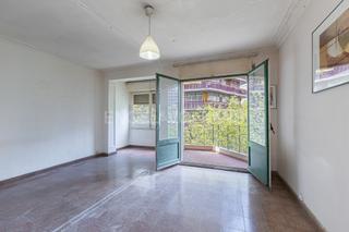 Apartament  Viladomat. Piso a reformar al lado de francesc macià