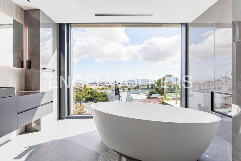 Foto 8fc17c40-459f-4812-bcf7-3f66534b2db8. House with heating pool in Sarrià Barcelona