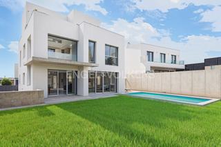 Maison à Montgat. Exclusiva casa de obra nueva en el plà de montgat