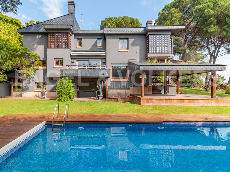 Foto 385746c6-70a4-4d2a-93b8-0d3abd21fed4. Casa amb calefacció aparcament piscina a Golf-Can Trabal Sant Cugat del Vallès