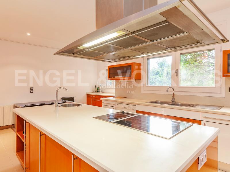 Foto 4c36c4d3-f212-4ded-b8bc-79dab55e81c1. Casa amb calefacció aparcament piscina a Golf-Can Trabal Sant Cugat del Vallès