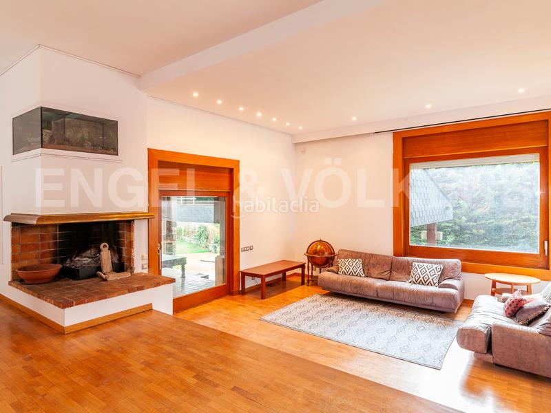 Foto 4e38d4f1-f92b-49cc-bfc4-6cfbb7e43431. Casa amb calefacció aparcament piscina a Golf-Can Trabal Sant Cugat del Vallès