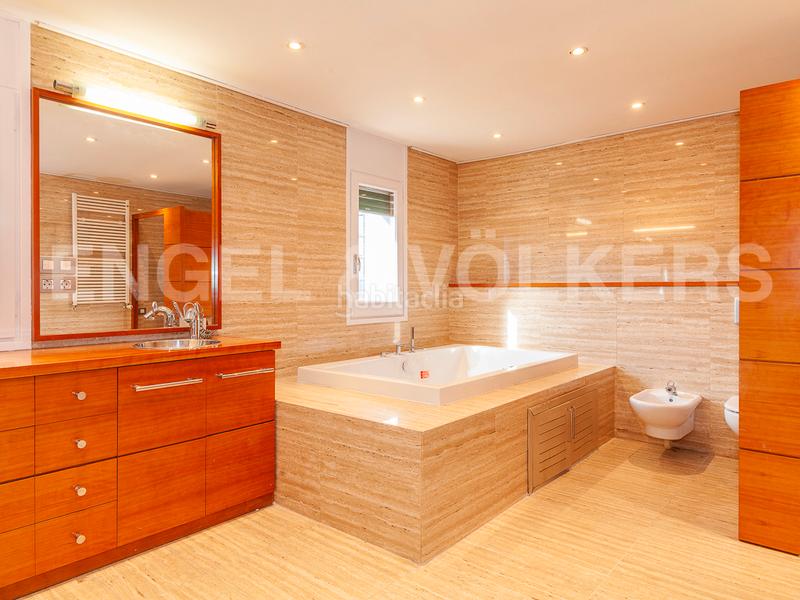 Foto 8c87d0f2-ef5c-4b05-a2e3-fc054f0e6170. Casa amb calefacció aparcament piscina a Golf-Can Trabal Sant Cugat del Vallès