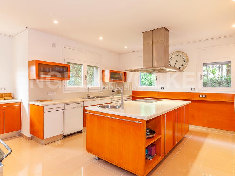 Foto b4c290a9-9bac-48c2-abff-1cba669e6263. Casa amb calefacció aparcament piscina a Golf-Can Trabal Sant Cugat del Vallès