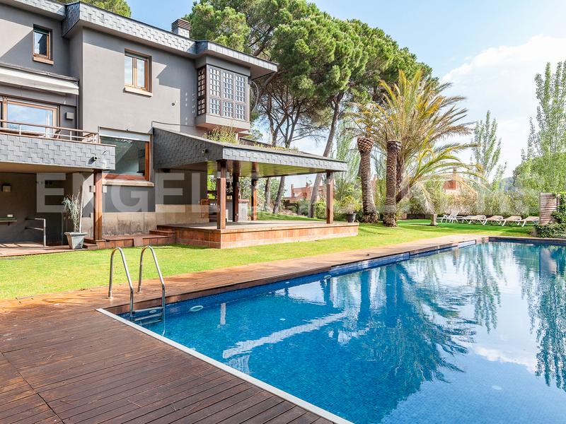 Foto cf411dff-7c4d-4725-9133-4c2dfc794c4d. Casa amb calefacció aparcament piscina a Golf-Can Trabal Sant Cugat del Vallès