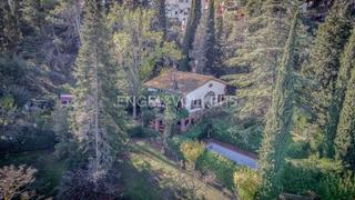 Maison à Castellví de Rosanes. Oasis mágico en la naturaleza con potencial para urbanizar