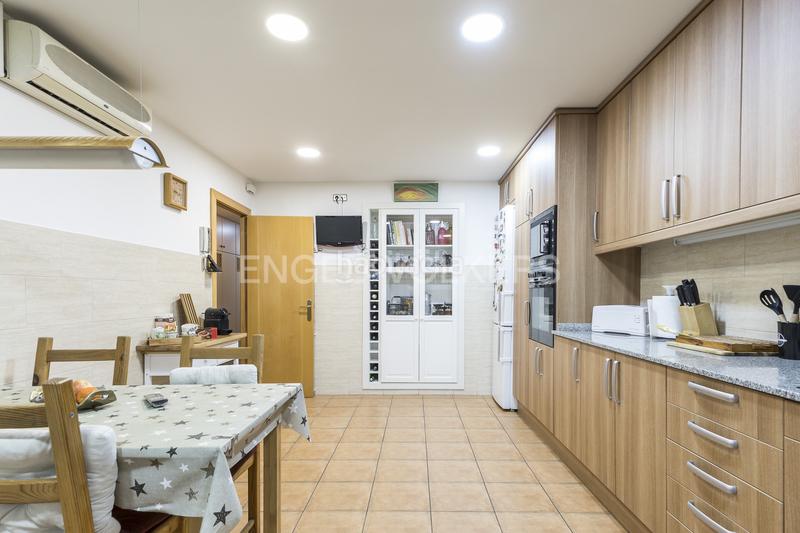 Foto 00285b88-16fe-4818-924c-7118a711715d. Apartamento amplio piso reformado en poble sec en Barcelona