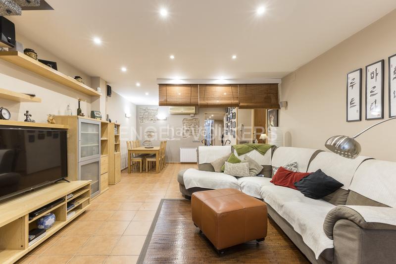 Foto 05ef18bd-826a-490e-bb4e-767e682c58a0. Apartamento amplio piso reformado en poble sec en Barcelona