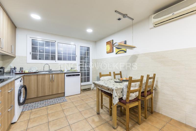 Foto 17208613-e8e3-4256-8dcd-f7c089e000a3. Apartamento amplio piso reformado en poble sec en Barcelona