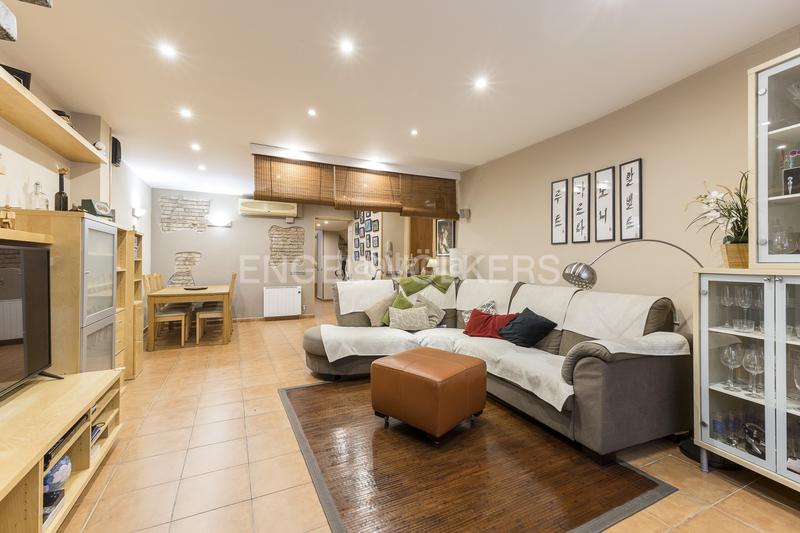 Foto 1d6097b5-382e-4544-8805-e4768b949081. Apartamento amplio piso reformado en poble sec en Barcelona