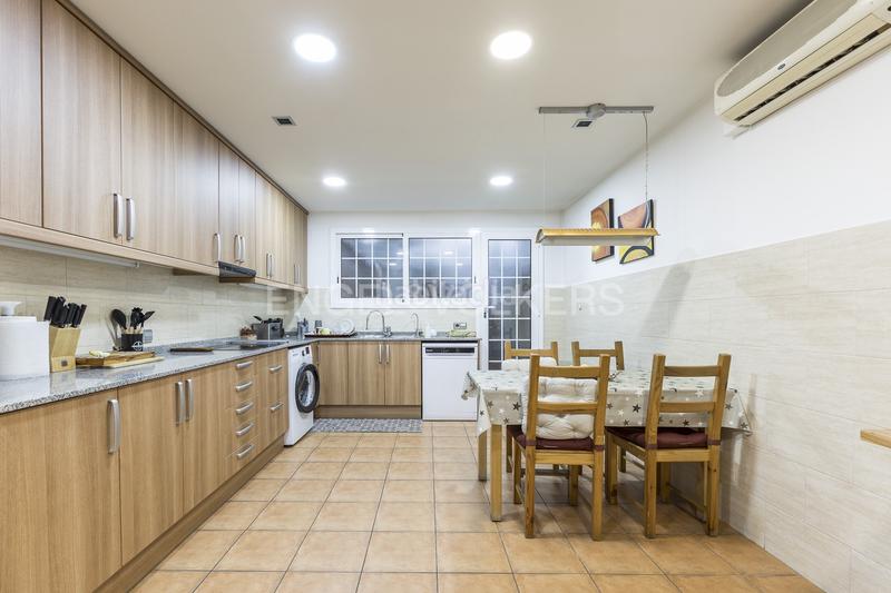 Foto 1f102789-fbfc-40a7-8390-f51bc6cf27a8. Apartamento amplio piso reformado en poble sec en Barcelona