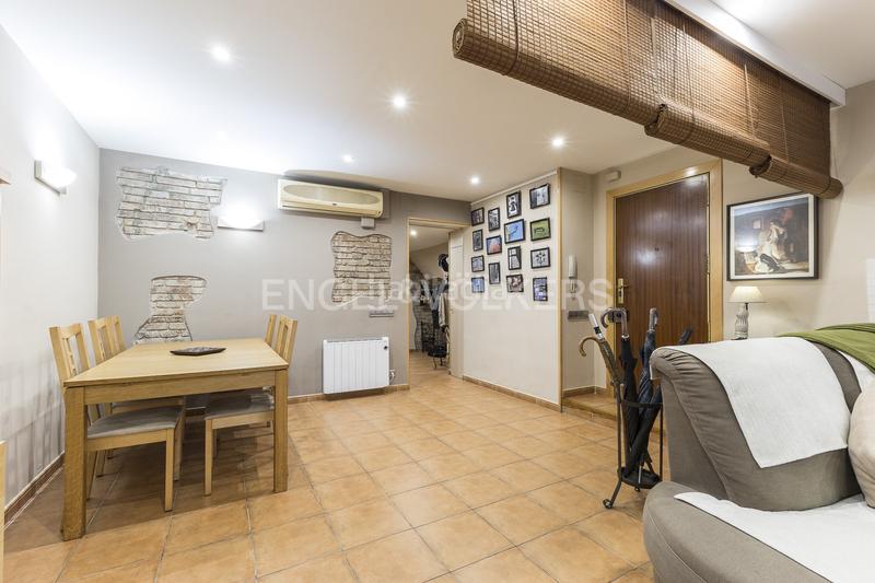 Foto 347de09b-3db4-463c-a38d-e91a838d1e86. Apartamento amplio piso reformado en poble sec en Barcelona