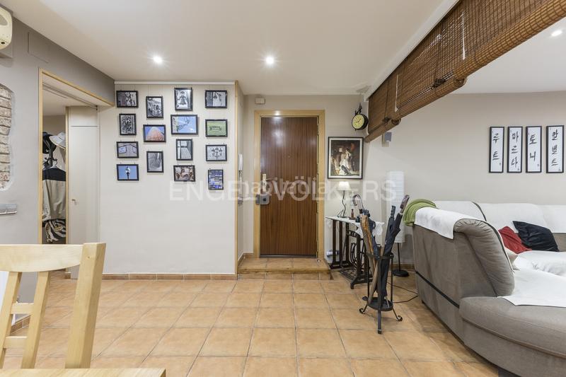 Foto 3b147dcb-ca5f-4d91-81a7-940658d6de0a. Apartamento amplio piso reformado en poble sec en Barcelona