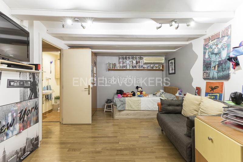 Foto 402e6ff2-c5fd-41ba-a54f-28e293db3972. Apartamento amplio piso reformado en poble sec en Barcelona