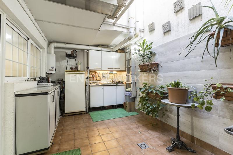 Foto 4ee1d964-7eb1-4f24-adcc-df4518476c4d. Apartamento amplio piso reformado en poble sec en Barcelona