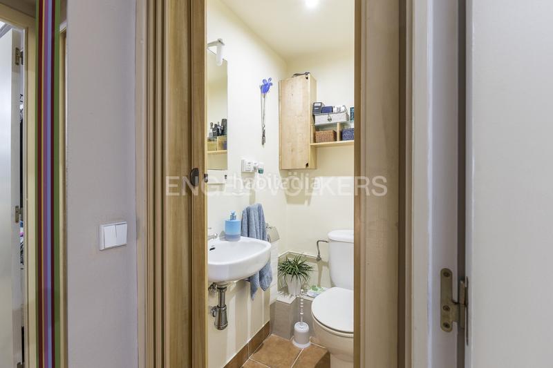 Foto 56e88e70-aa83-4527-9943-96a5e1374e64. Apartamento amplio piso reformado en poble sec en Barcelona