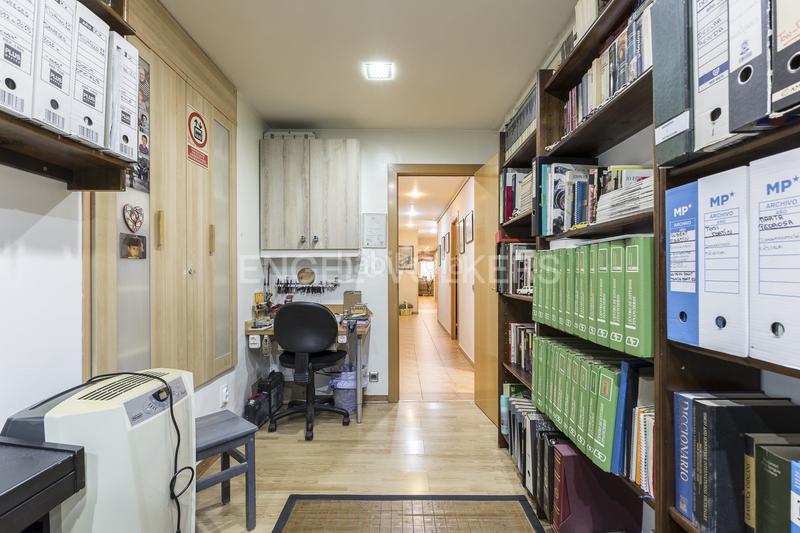 Foto 5d137fc4-edc7-4cee-bf37-47033cf67fda. Apartamento amplio piso reformado en poble sec en Barcelona