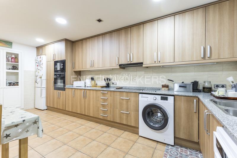 Foto 71296644-7345-42e9-a2cf-c0e9e8720b1b. Apartamento amplio piso reformado en poble sec en Barcelona