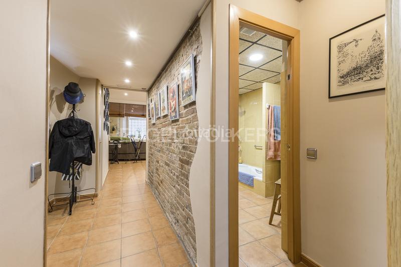 Foto d287790d-b648-46ab-816f-d2f6cef0e4b1. Apartamento amplio piso reformado en poble sec en Barcelona