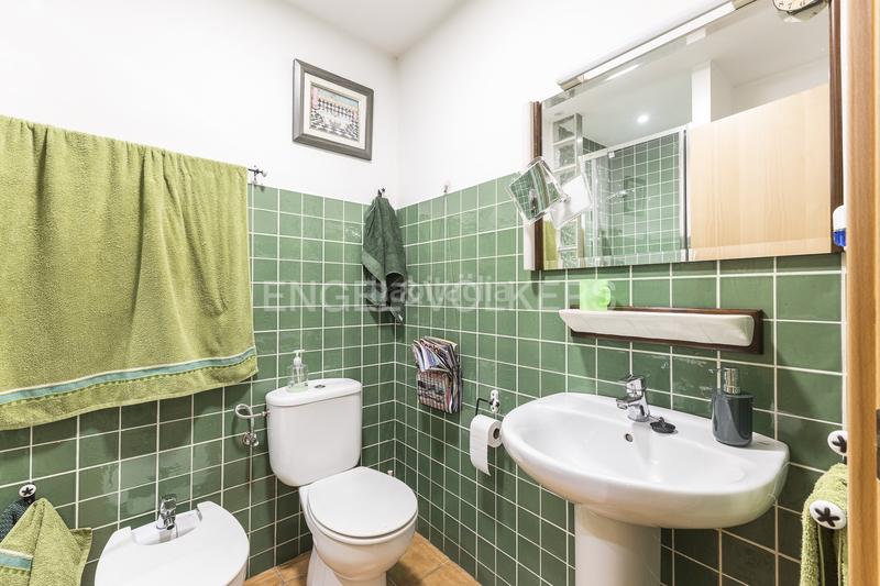 Foto e9a66bba-e8e5-4251-ad25-5d2d1fd2b1a7. Apartamento amplio piso reformado en poble sec en Barcelona