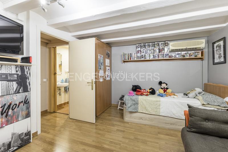 Foto f8748758-0719-4c72-ac97-e8b9327f5b27. Apartamento amplio piso reformado en poble sec en Barcelona