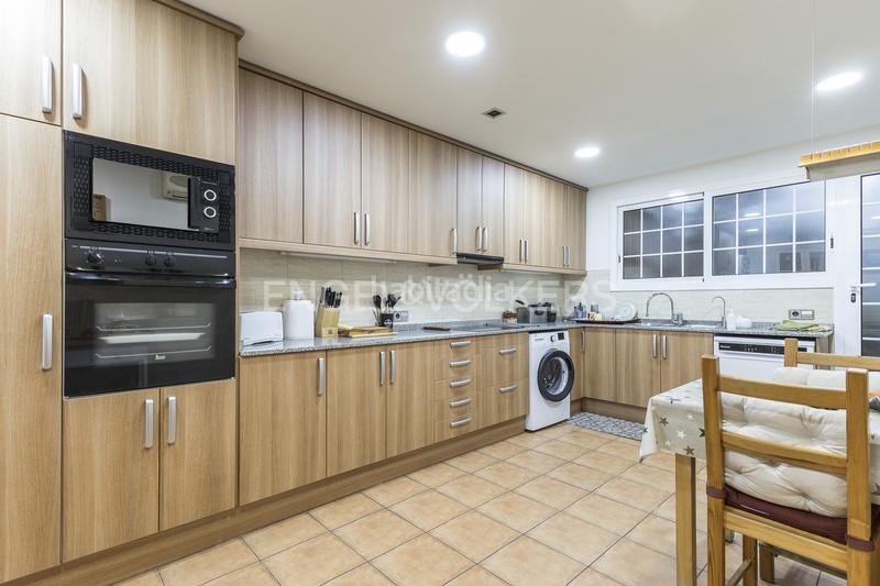 Foto fd52ba35-0ba6-43a7-b828-7a256b8fec52. Apartamento amplio piso reformado en poble sec en Barcelona