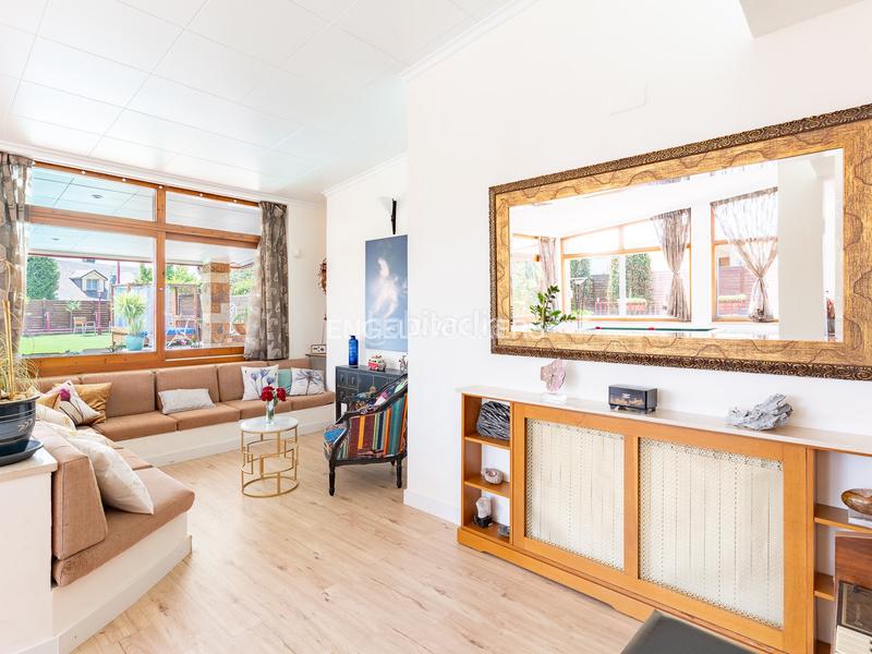 Foto 04472b60-842c-4df2-ba52-a4782e4f5a45. Haus mit heizung parking pool in Canovelles