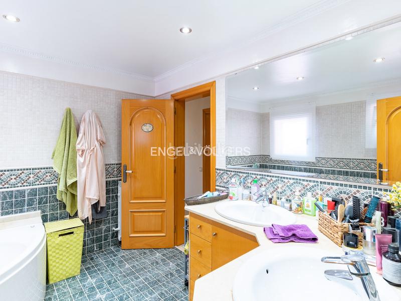 Foto 270481d6-0183-47cb-91dc-93589933ef13. Haus mit heizung parking pool in Canovelles