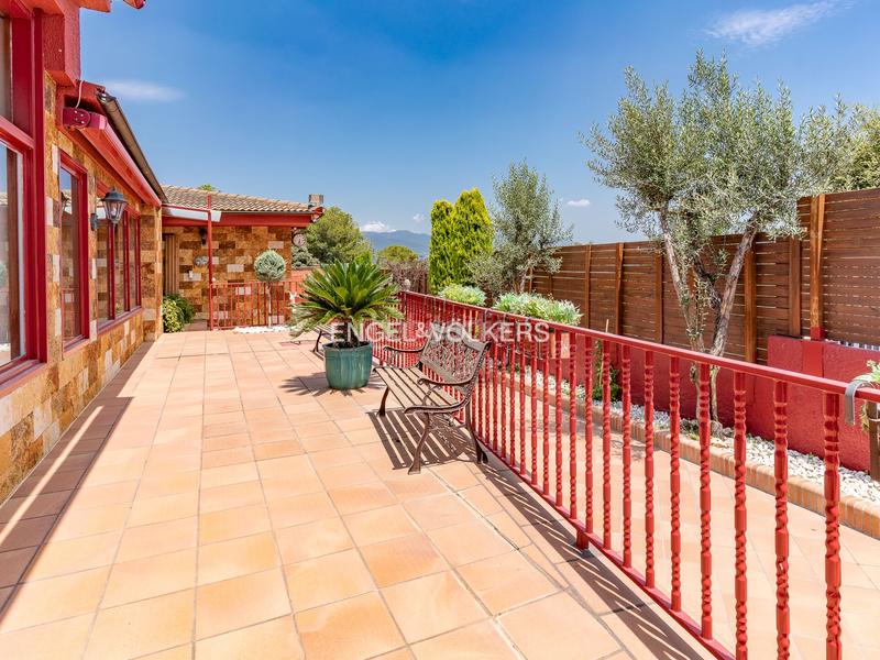 Foto 30f2e354-967b-416b-b2b8-de2962f7f991. Haus mit heizung parking pool in Canovelles