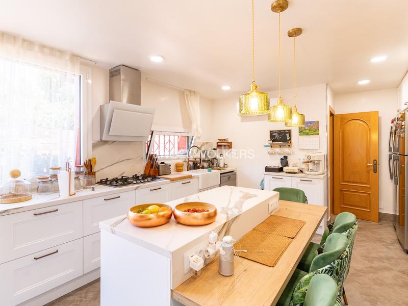 Foto 36cb8b84-3c12-4a32-940a-47dca6f32194. Haus mit heizung parking pool in Canovelles